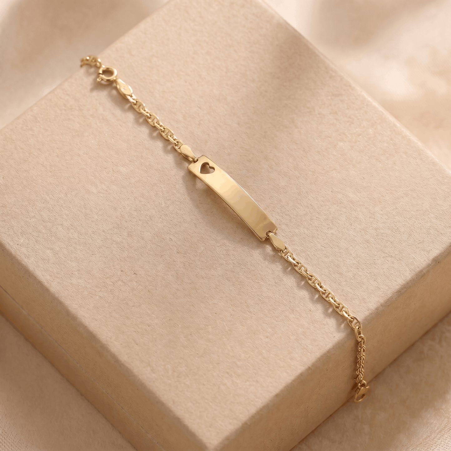 Pulsera Cartier con Placa Corazón
