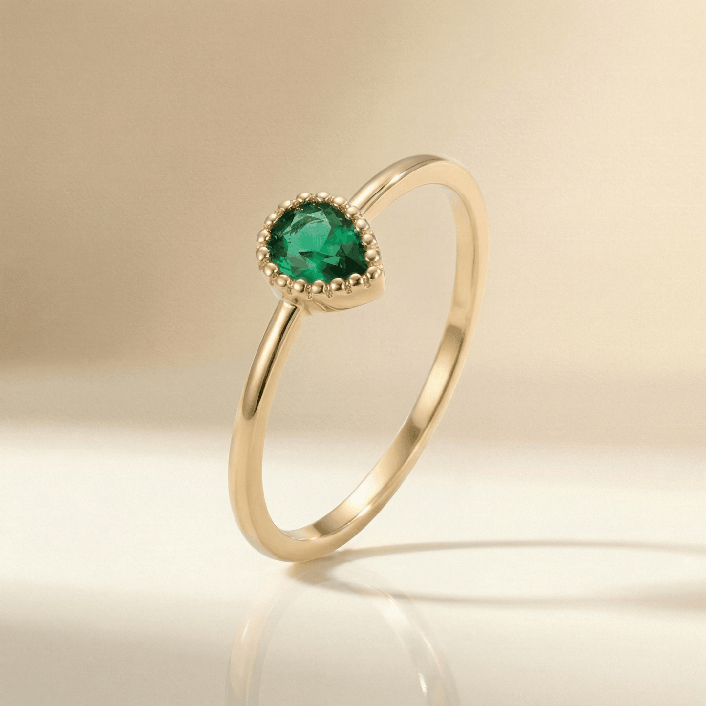 Anillo Gota Tipo Esmeralda