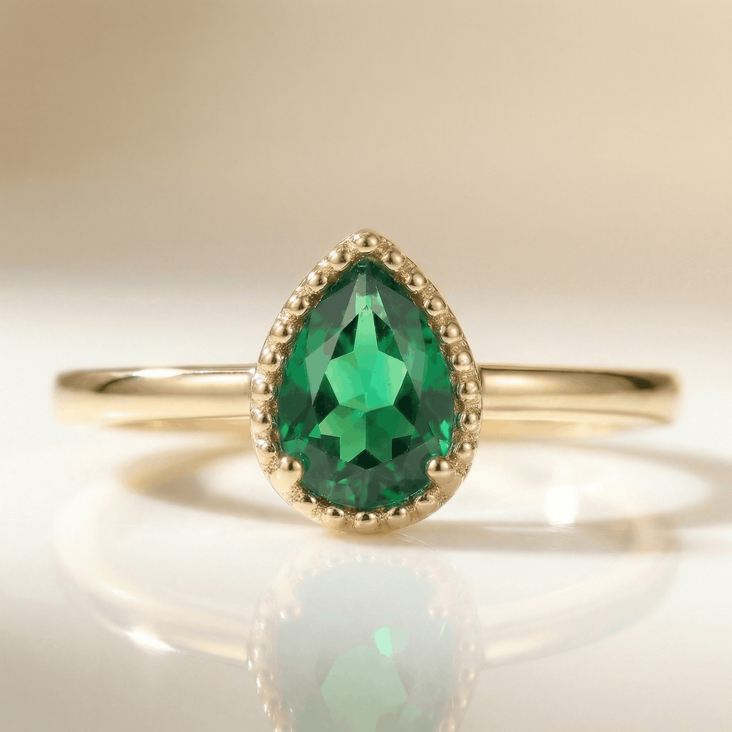 Anillo Gota Tipo Esmeralda